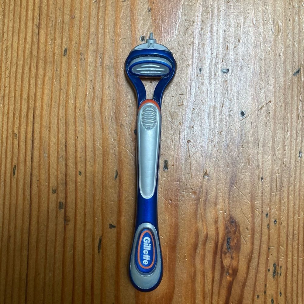 Gillette Fusion Razor - Picture 2 of 2